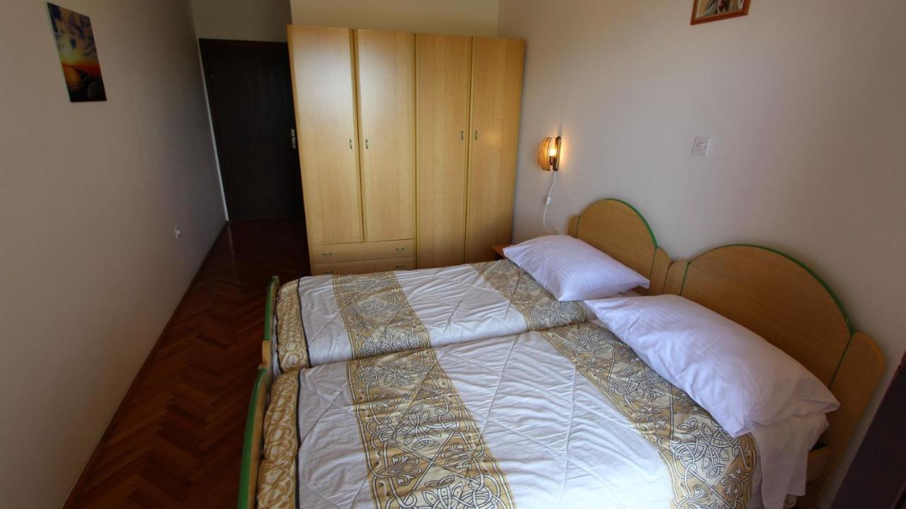 Apartments And Rooms Jelka Малинська Екстер'єр фото