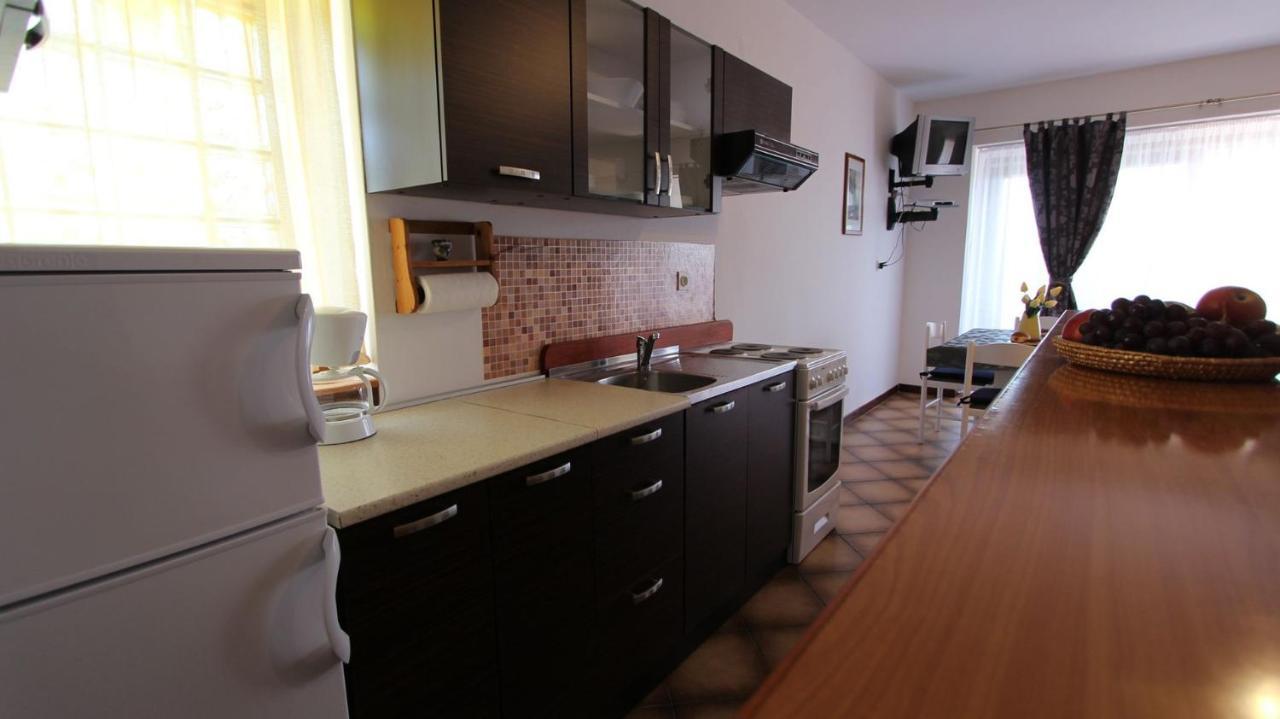 Apartments And Rooms Jelka Малинська Екстер'єр фото