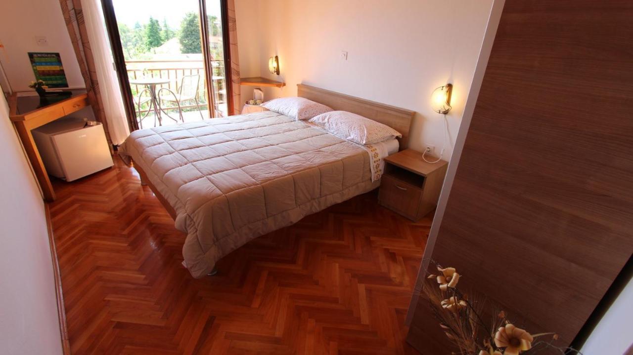 Apartments And Rooms Jelka Малинська Екстер'єр фото