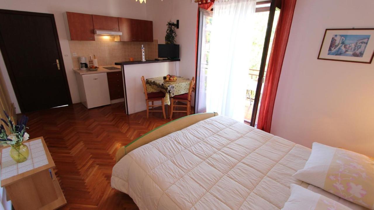 Apartments And Rooms Jelka Малинська Екстер'єр фото