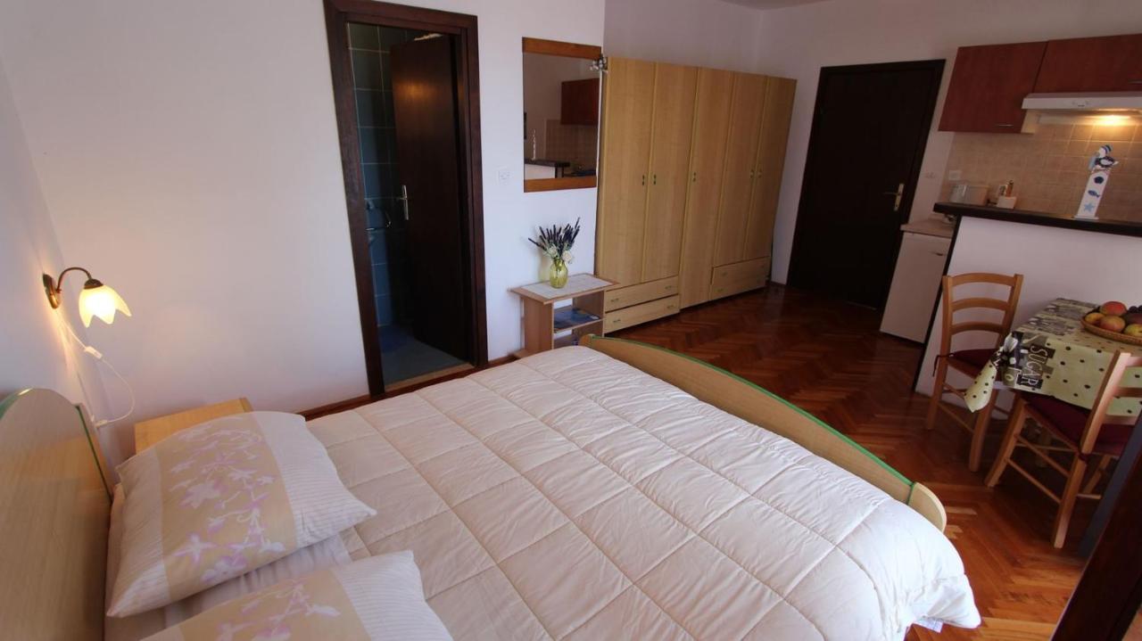 Apartments And Rooms Jelka Малинська Екстер'єр фото