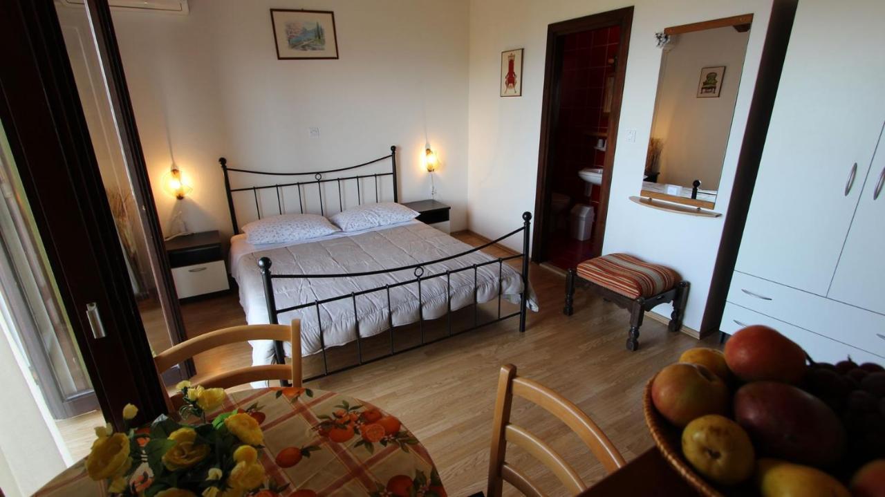 Apartments And Rooms Jelka Малинська Екстер'єр фото