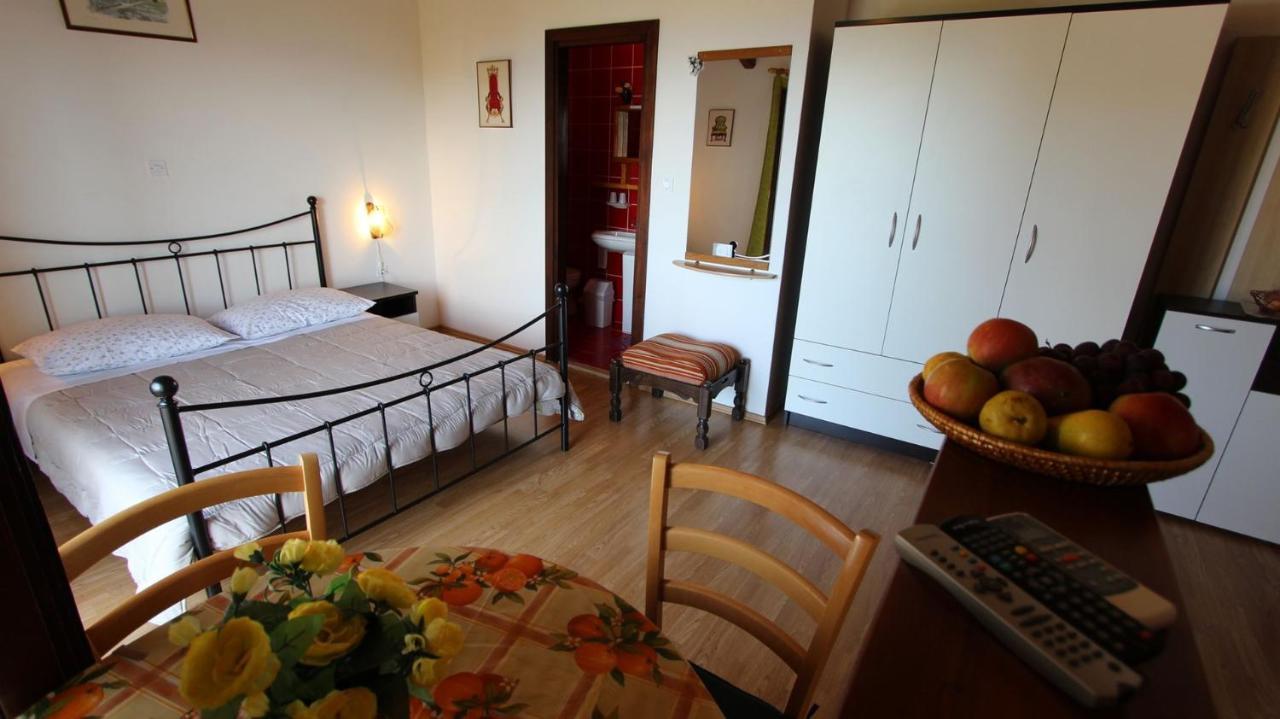 Apartments And Rooms Jelka Малинська Екстер'єр фото
